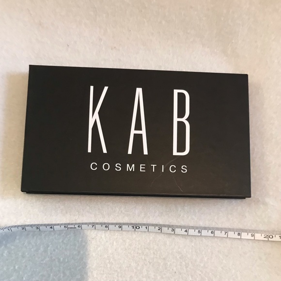 Kab Cosmetics shadow palette - Picture 2 of 3